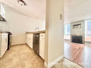 1225 N Cherokee Ave, Unit 207 in Los Angeles, CA - Foto de edificio - Building Photo