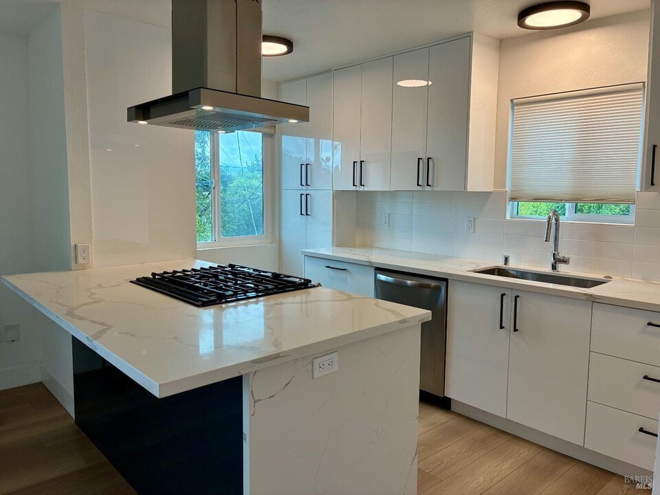 239 Corte Madera Ave in Corte Madera, CA - Building Photo
