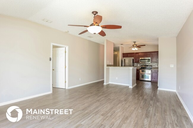 7405 International Village Dr in Jacksonville, FL - Building Photo - Building Photo