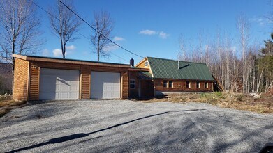 93 Sumner Rd in West Paris, ME - Building Photo - Building Photo