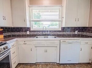 2417 W College Ct in Visalia, CA - Building Photo - Building Photo