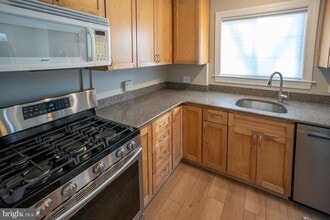3224 Martha Custis Dr in Alexandria, VA - Building Photo - Building Photo