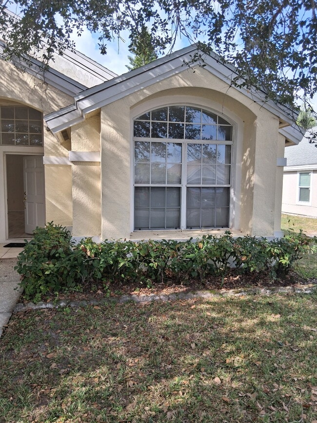 property at 2563 Davenport Cir