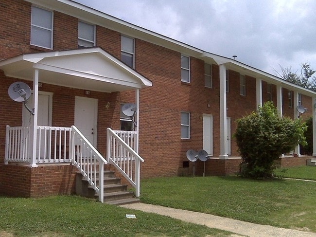 Burke Village in Monroe, NC - Foto de edificio - Building Photo