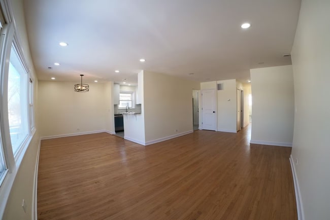 9121 Lawler Ave, Unit 2nd floor