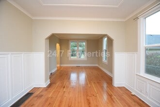 212 Jefferson St in Oregon City, OR - Building Photo - Building Photo