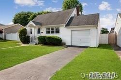 14 Balsam Ln in Hicksville, NY - Building Photo - Building Photo