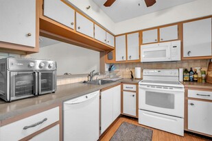 2202 S Cypress Bend Dr, Unit 903 in Pompano Beach, FL - Building Photo