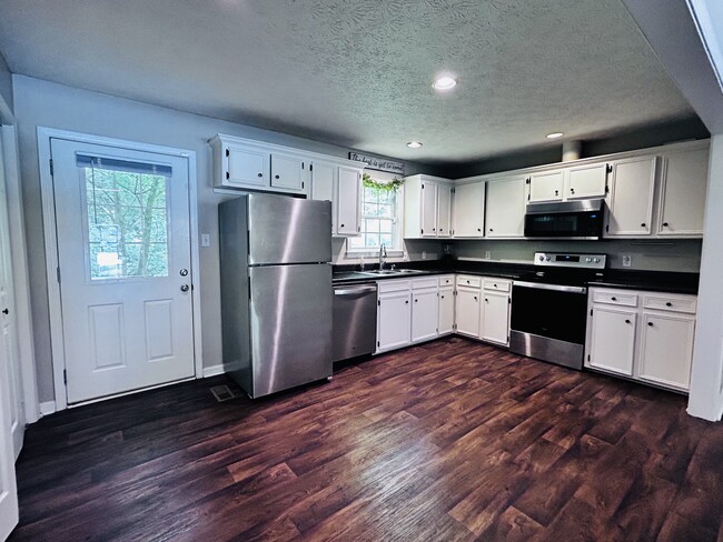 1138 Chapel Hill Cir in Joelton, TN - Foto de edificio - Building Photo