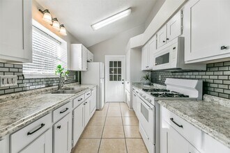1126 Oxford Dr in Pearland, TX - Building Photo - Building Photo