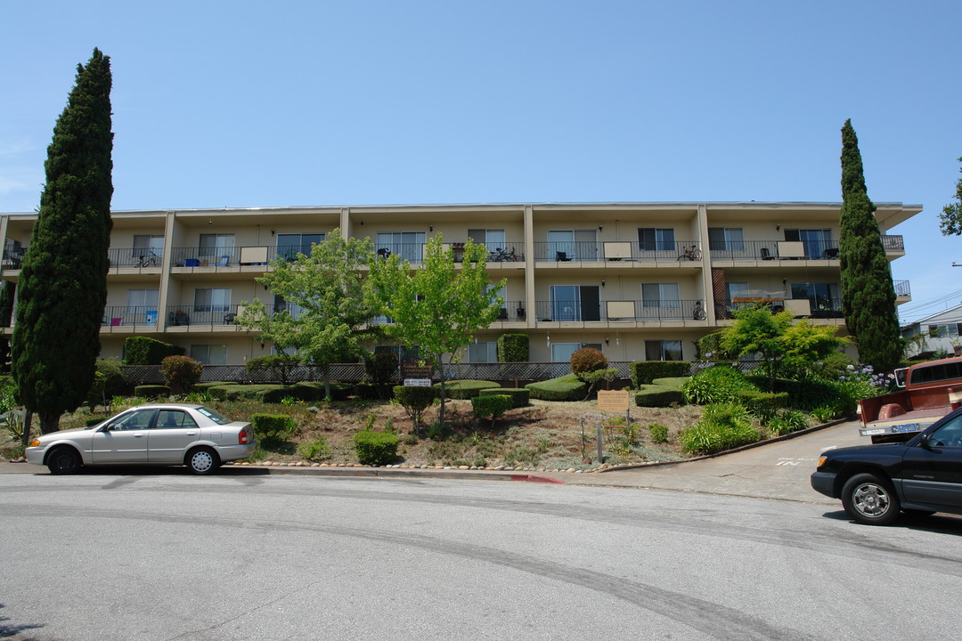 Catania Regency Apartments in Belmont, CA - Building Photo