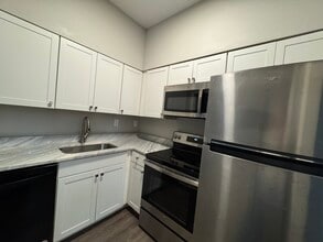 Charlotte Apartments in Louisville, KY - Foto de edificio - Building Photo