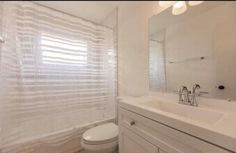 3219 Windsor Ave-Unit -3219 in West Palm Beach, FL - Foto de edificio - Building Photo