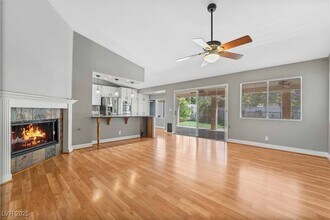 3032 Pier Harbor Dr in Las Vegas, NV - Building Photo - Building Photo