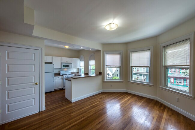 48 Ashford St, Unit 1 in Boston, MA - Foto de edificio - Building Photo