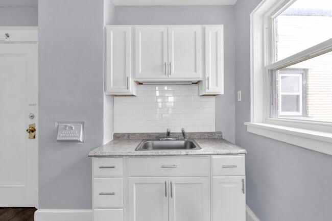 2803 Main St