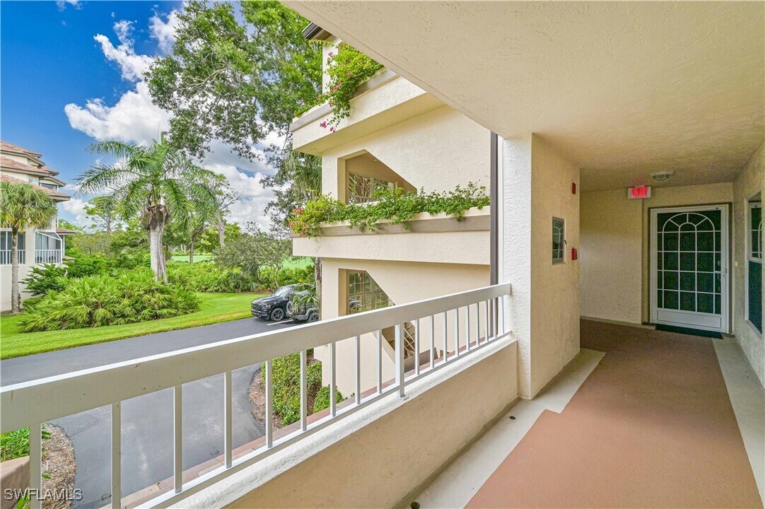 26900 Wedgewood Dr in Bonita Springs, FL - Foto de edificio