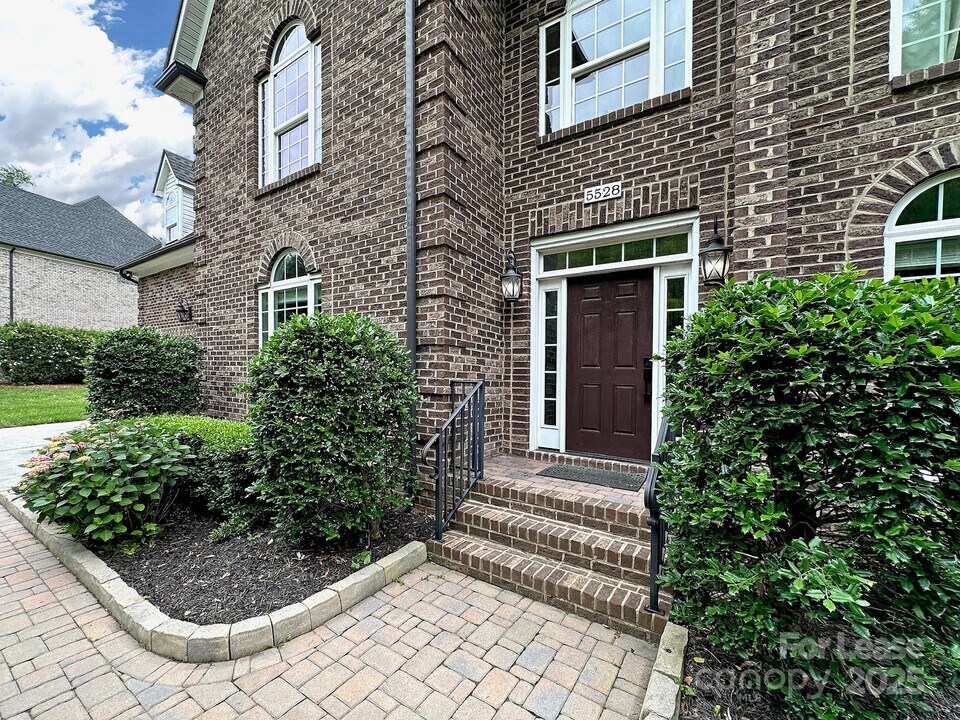 5528 Providence Rd in Charlotte, NC - Building Photo