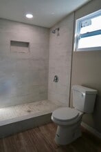 410 Suwanee Dr in North Fort Myers, FL - Building Photo - Building Photo