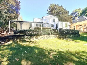 200 W Paces Ferry Rd NW in Atlanta, GA - Building Photo - Building Photo