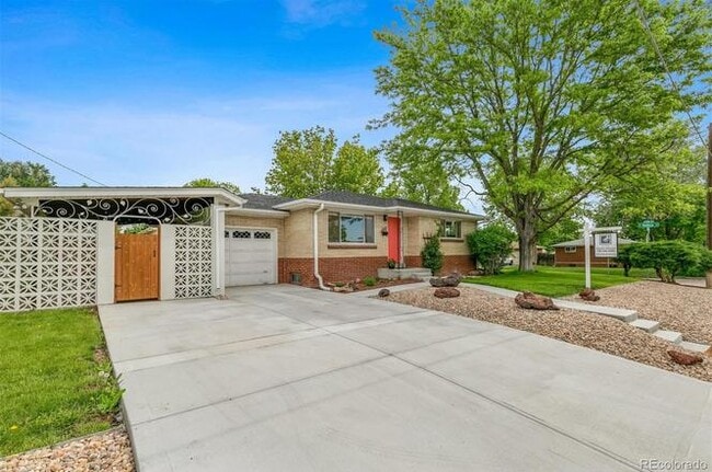 2205 W Arkansas Ave in Denver, CO - Building Photo - Building Photo