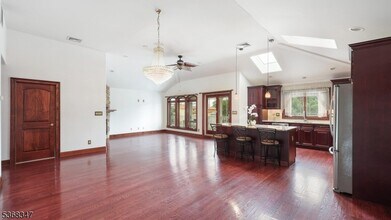 249 Sanford Ave in Lyndhurst, NJ - Building Photo - Building Photo