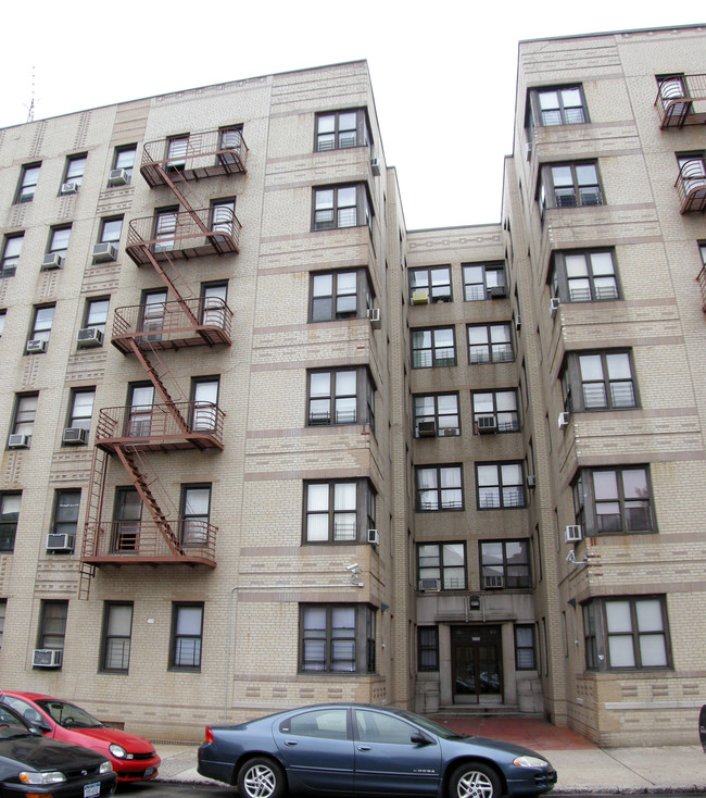 2105 Cruger Ave in Bronx, NY - Building Photo - Building Photo