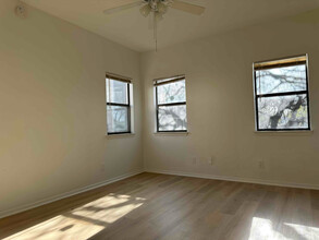 1805 Bouldin Ave in Austin, TX - Foto de edificio - Building Photo
