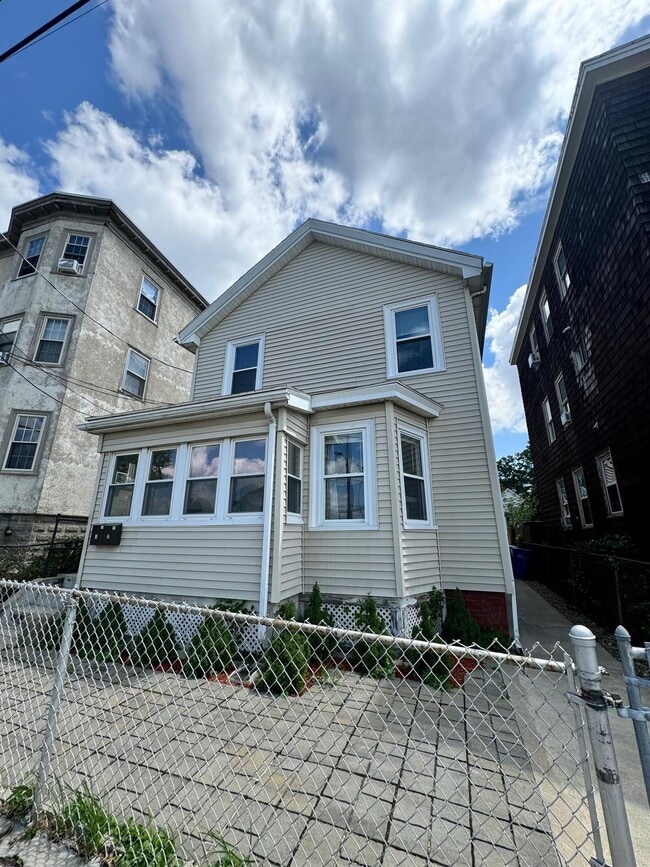 10 Charles E Ryan Rd, Unit #2 in Somerville, MA - Building Photo - Building Photo