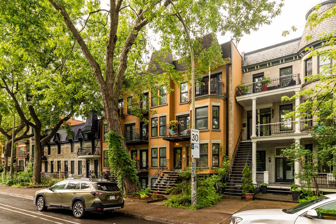 4146 Du Parc-Lafontaine Av in Montréal, QC - Building Photo
