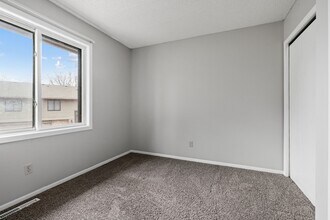 Juniper Meadows in Eagan, MN - Building Photo - Building Photo