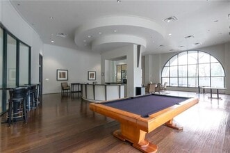 3040 Peachtree Rd in Atlanta, GA - Foto de edificio - Building Photo