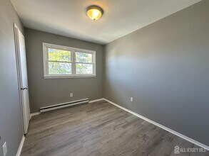 69 Maple Ave in Keansburg, NJ - Building Photo - Building Photo