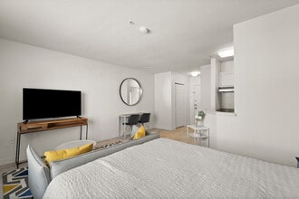 AVIA North Shore in Jeffersonville, IN - Foto de edificio - Building Photo