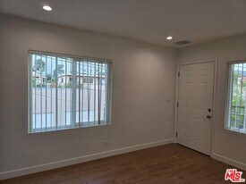 415 Fischer St in Glendale, CA - Building Photo