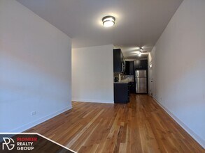 2203 W Eastwood Ave, Unit #2207-3N in Chicago, IL - Foto de edificio - Building Photo