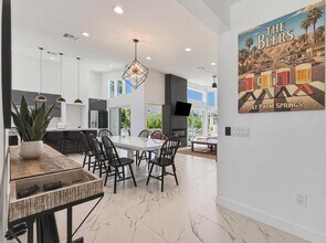 2197 Jacques Dr in Palm Springs, CA - Foto de edificio - Building Photo