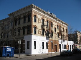 1852 Putnam Ave in Flushing, NY - Building Photo