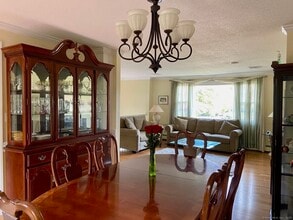 25 Marty Ln in South Windsor, CT - Building Photo - Building Photo
