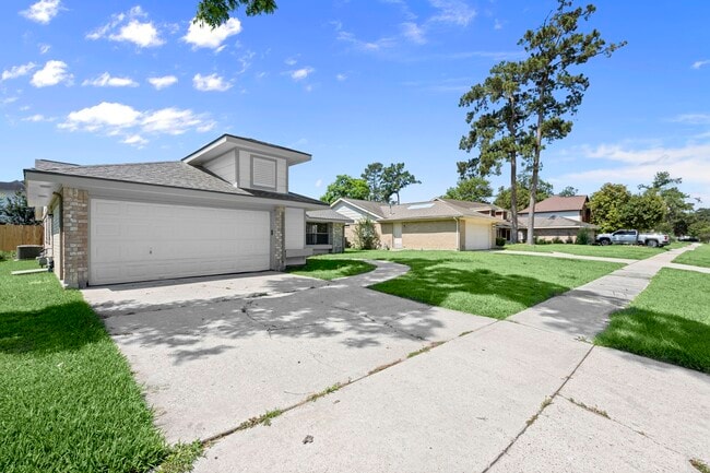 property at 7415 Creekfield Dr