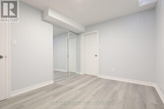 4499 Radisson Crescent in Mississauga, ON - Building Photo - Building Photo