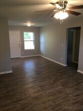 406 W 2nd St in Gentry, AR - Building Photo - Building Photo