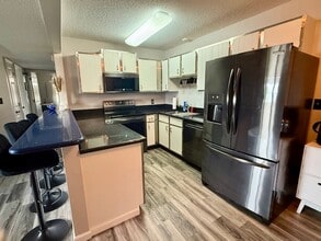 16 S Shore Dr, Unit 6 in Clear Lake, IA - Building Photo - Building Photo