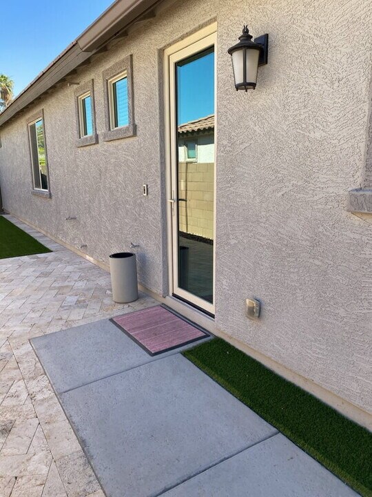 2242 E Meadowview Ct in Gilbert, AZ - Building Photo