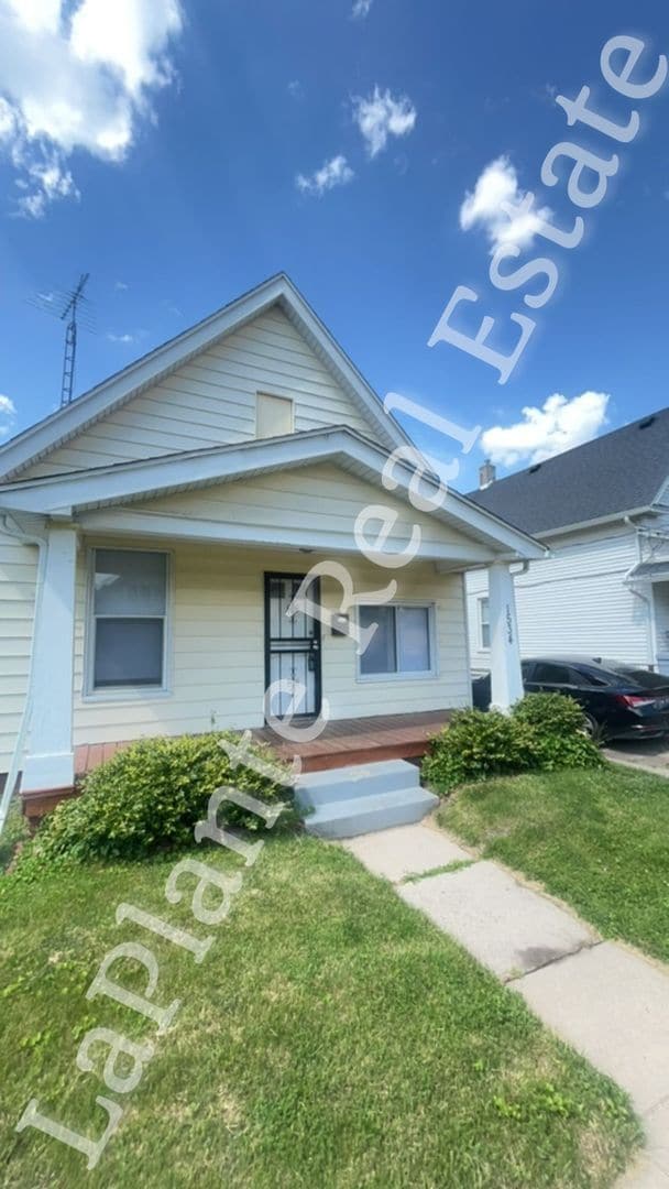 property at 1534 Pinewood Ave