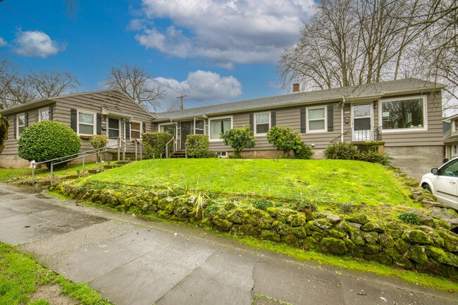 3242-3248-3248 SE Alder Ct in Portland, OR - Building Photo - Building Photo