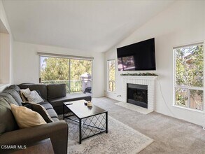 290 Ridgeton Ln in Simi Valley, CA - Building Photo - Building Photo