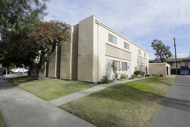 701 Fondren St in Orange, CA - Building Photo - Building Photo