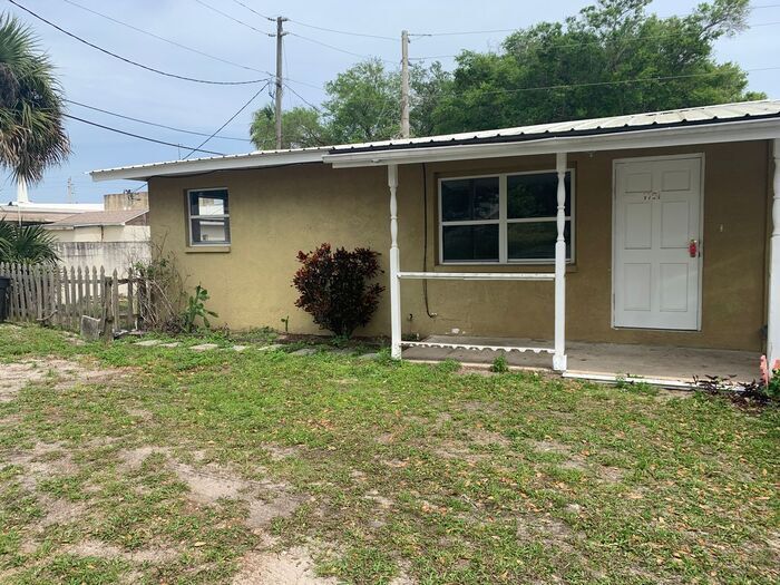 1703 Edgewater Dr in Edgewater, FL - Building Photo