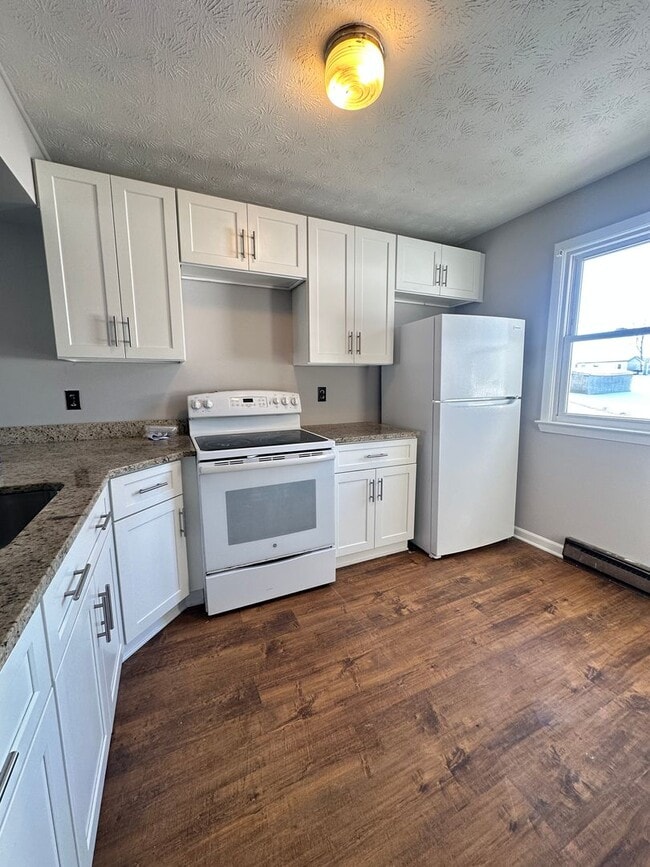 210 Holly Hill St in Broadway, VA - Building Photo - Building Photo